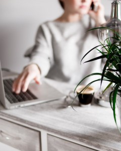 blurry-woman-977840
